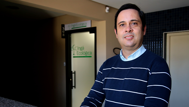 a77e5c89a40aeba78cacb728d939e922