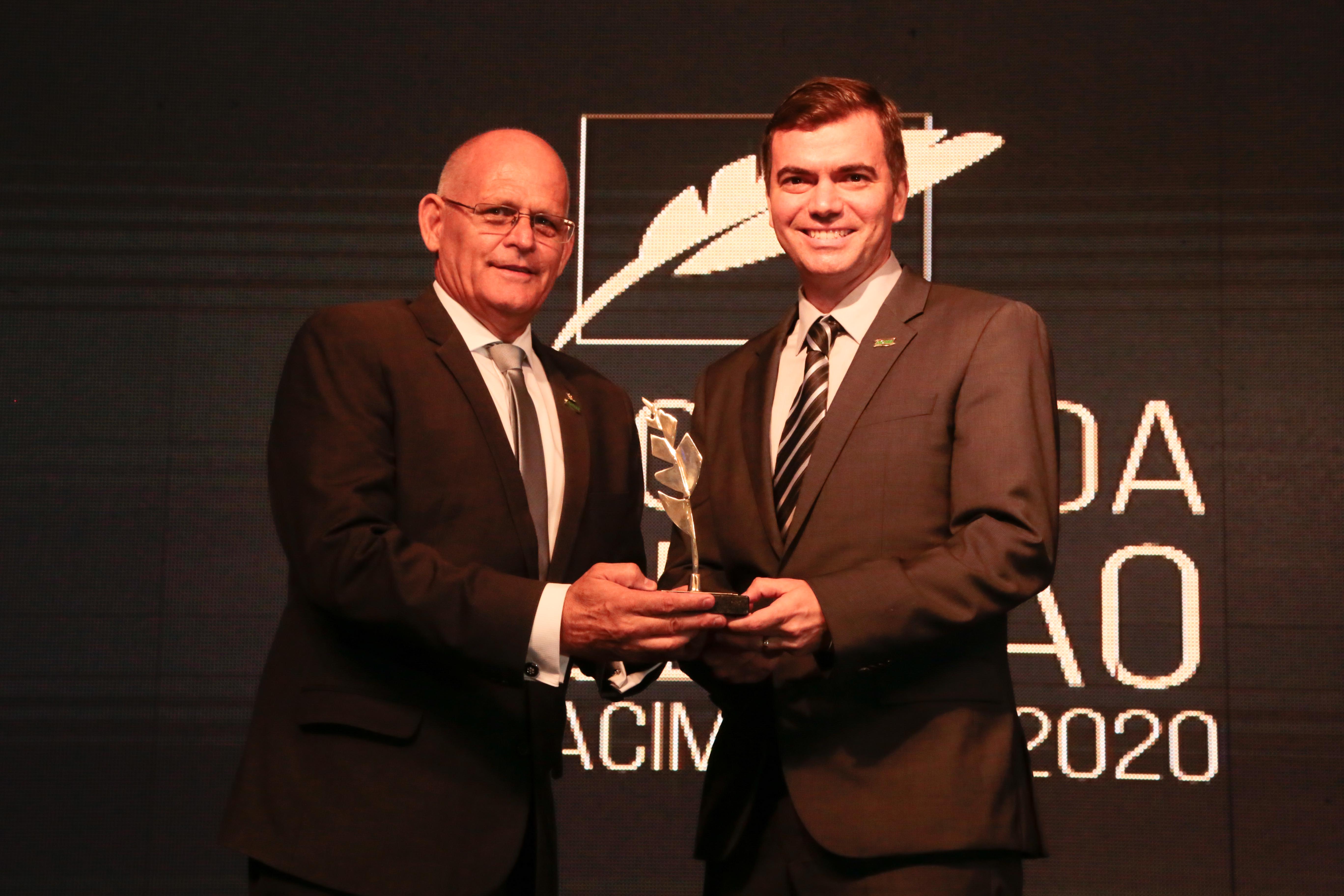 b58acadec07fc7ac7351044c54264ff6