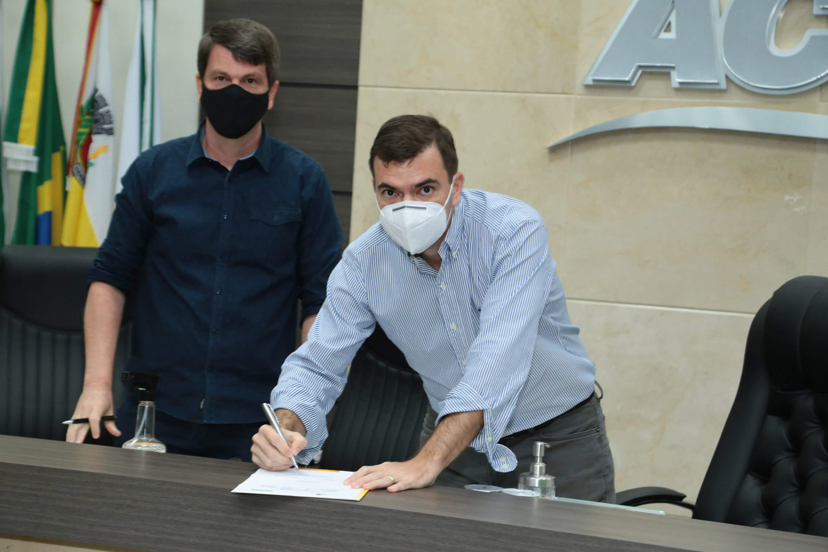 fe0b4cccf03fb38419e0ffafb3035069